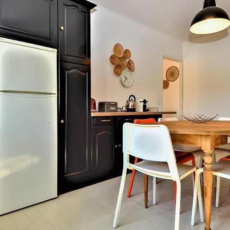 Holiday home Awesome In Bellegarde With Kitchen *