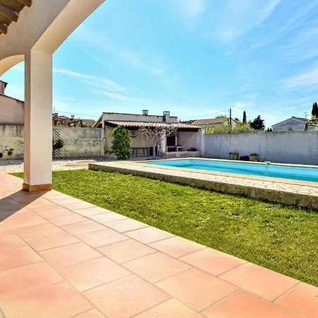 Holiday home Beautiful In Bellegarde (Gard)