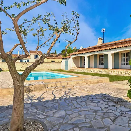 Holiday home Beautiful In Bellegarde (Gard)