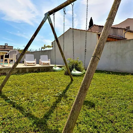 Holiday home Awesome In Bellegarde With Kitchen *