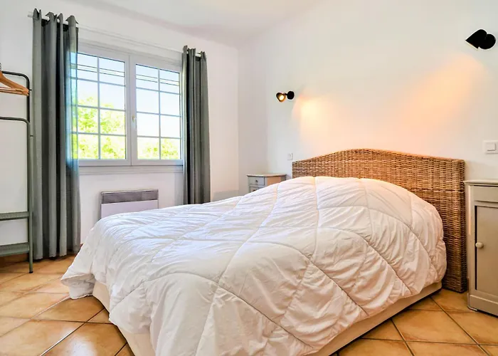 4 Bedroom Lovely In Бельгард