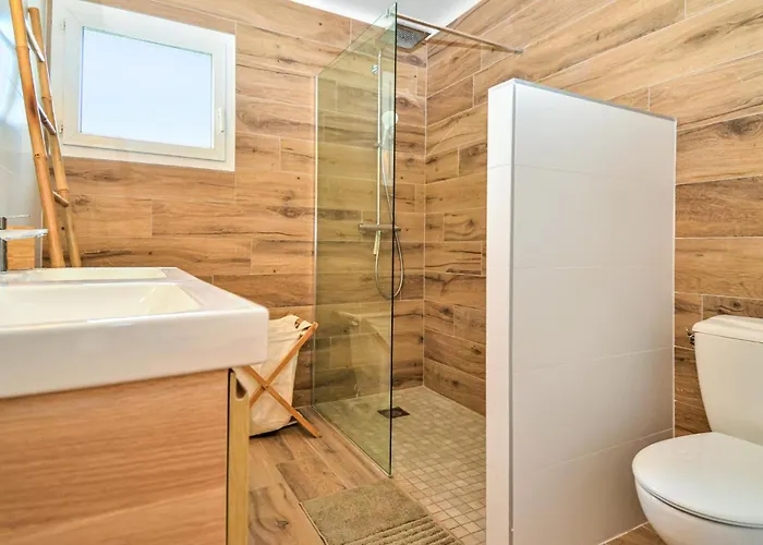 Дом отдыха 4 Bedroom Lovely In *