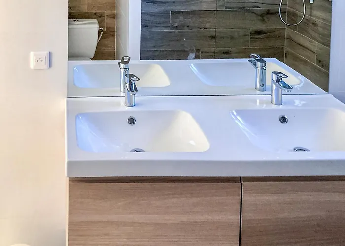 4 Bedroom Lovely In Бельгард