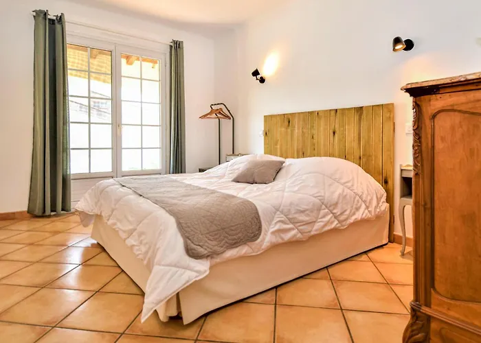 Дом отдыха 4 Bedroom Lovely In