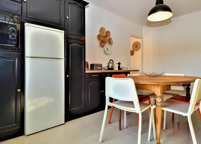 Дом отдыха 4 Bedroom Lovely In *