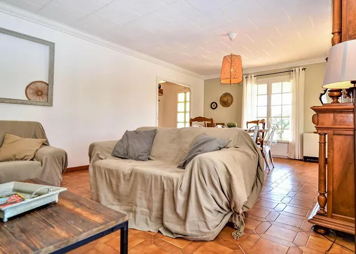 Дом отдыха 4 Bedroom Lovely In