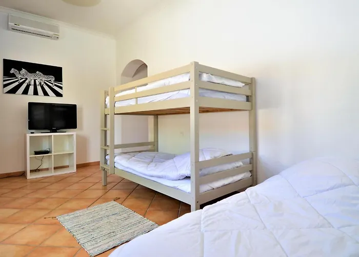 4 Bedroom Lovely In Бельгард