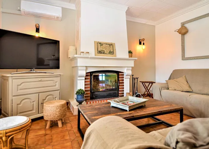 4 Bedroom Lovely In Бельгард