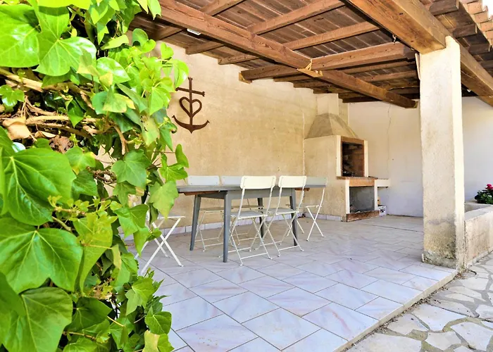 4 Bedroom Lovely In Бельгард