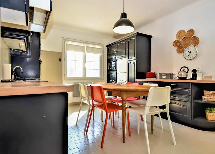 4 Bedroom Lovely In Бельгард